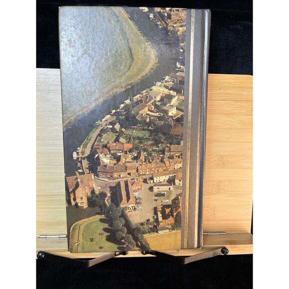 AA Book of British Towns by Philip Llewellin & Ann Saunders 1st Edition Hardback - Picture 2 of 9